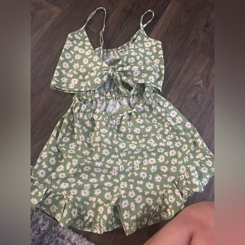 Green daisy romper!